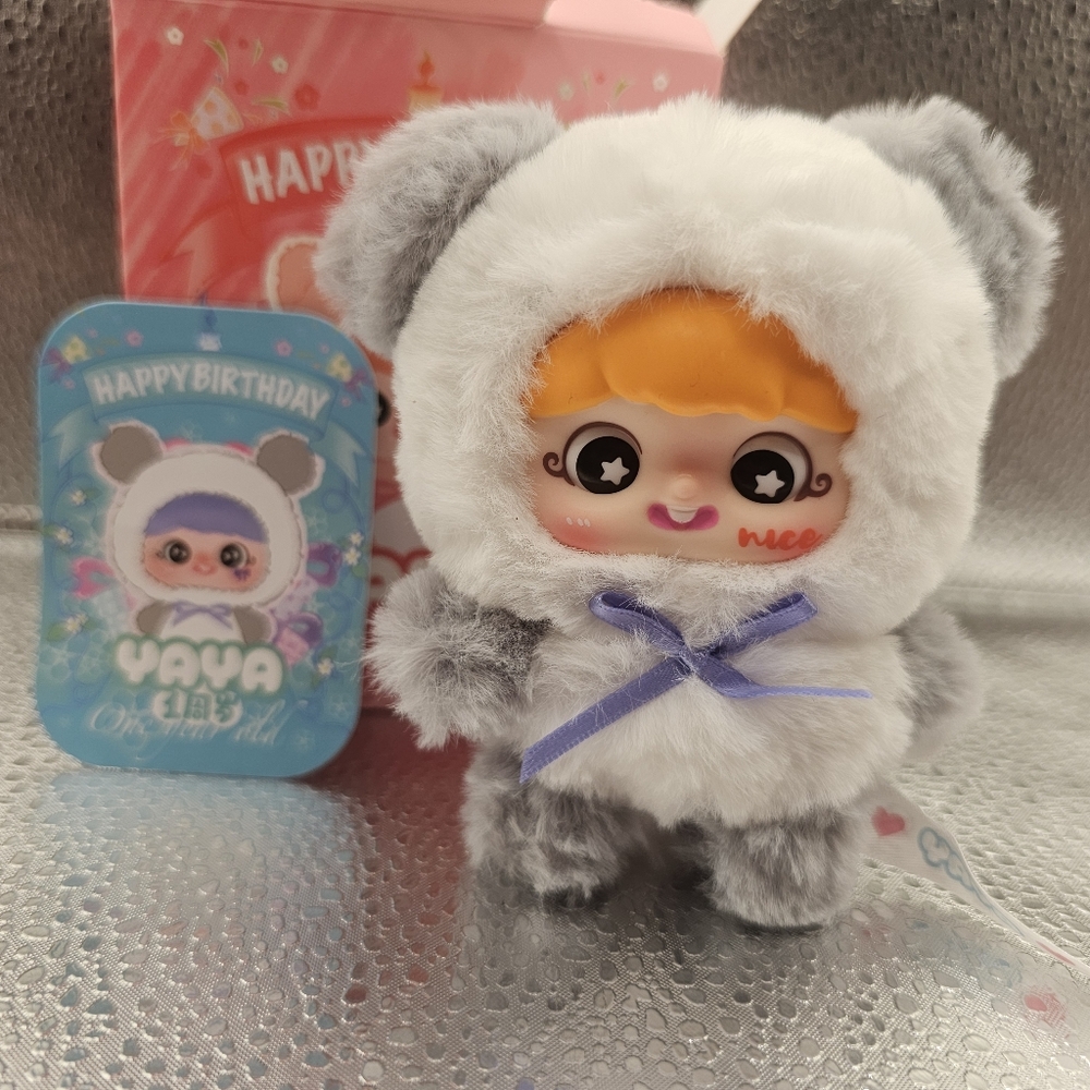 Yaya Happy Birthday Plush w/ Box & Tin Card – White/Grey Costume